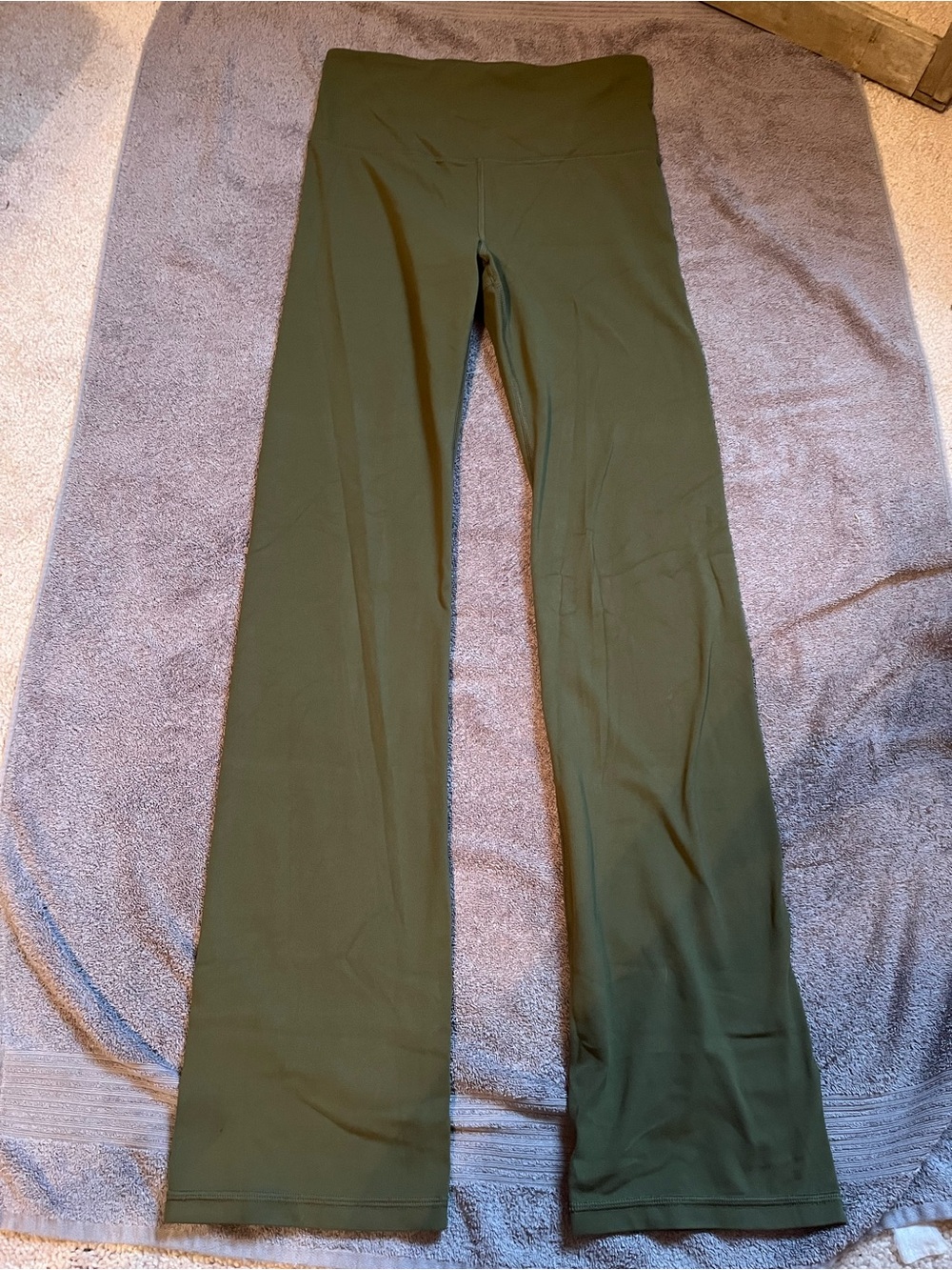 Athleta Elation straight leg Olive Green womans Yoga Pants small